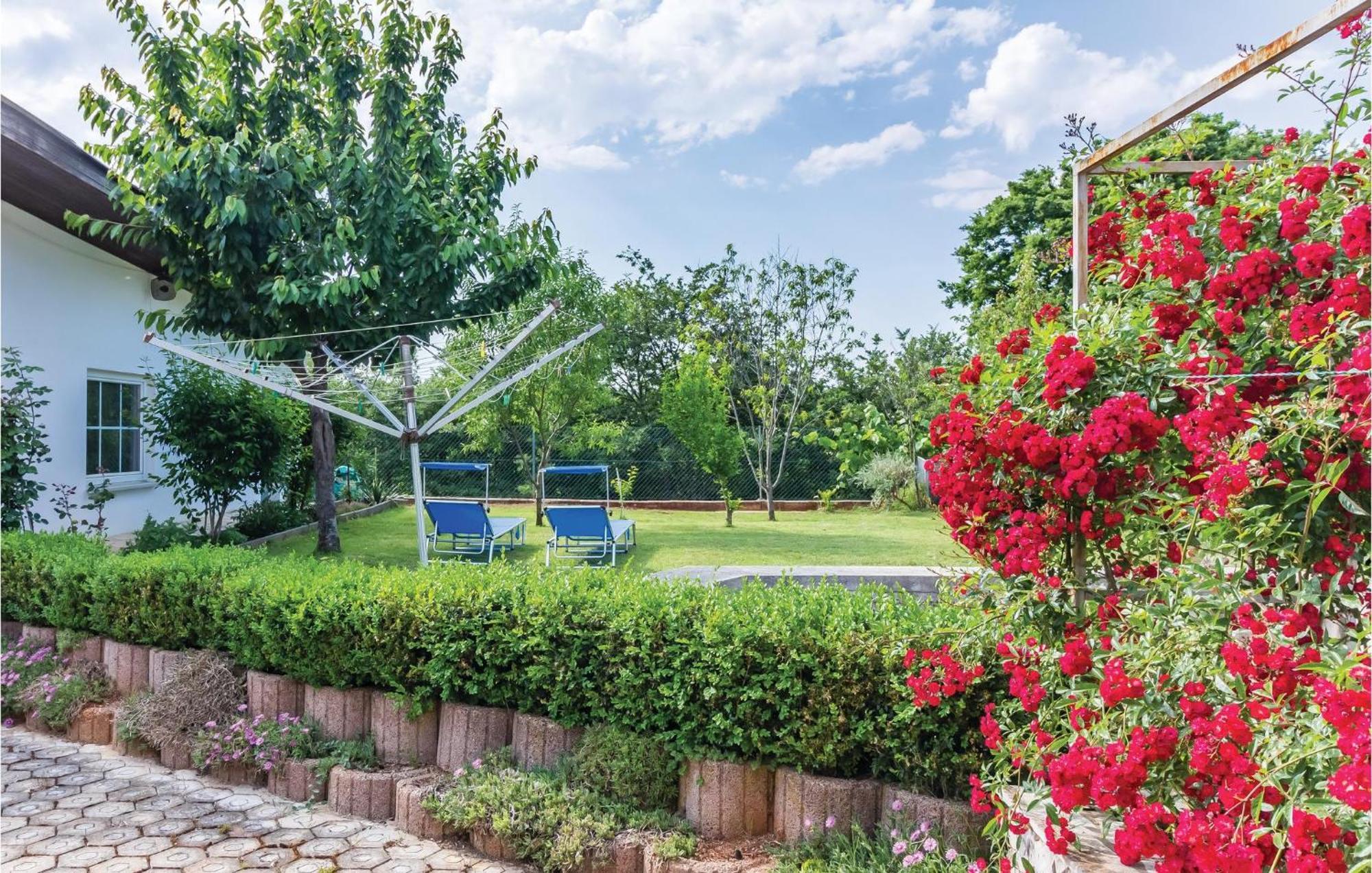 3 Bedroom Awesome Apartment In Pavicini Buitenkant foto